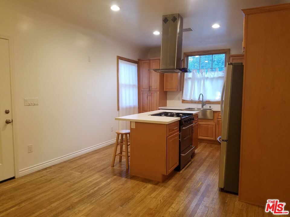 810 N Hobart Boulevard Property Photo 34