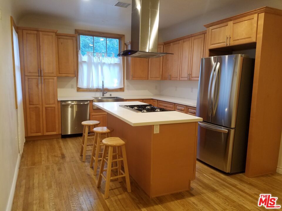810 N Hobart Boulevard Property Photo 35