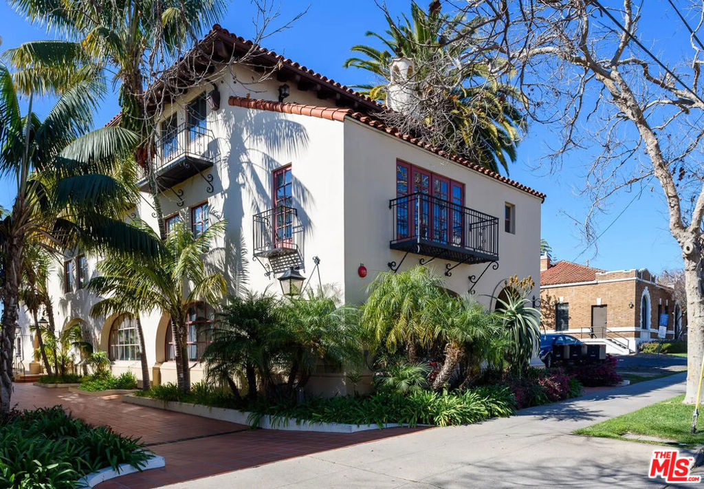 1221 Chapala Street Property Photo 2