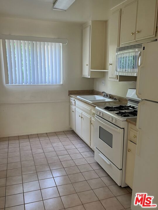1617 N Fuller Avenue Property Photo 8