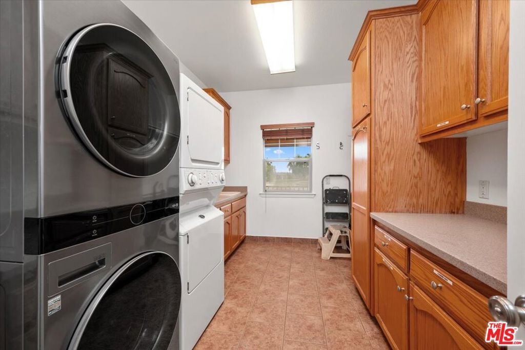 230 Hans Place Property Photo 20