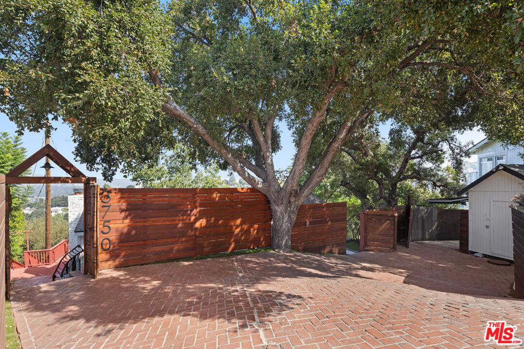 3750 Alta Mesa Drive Property Photo 2