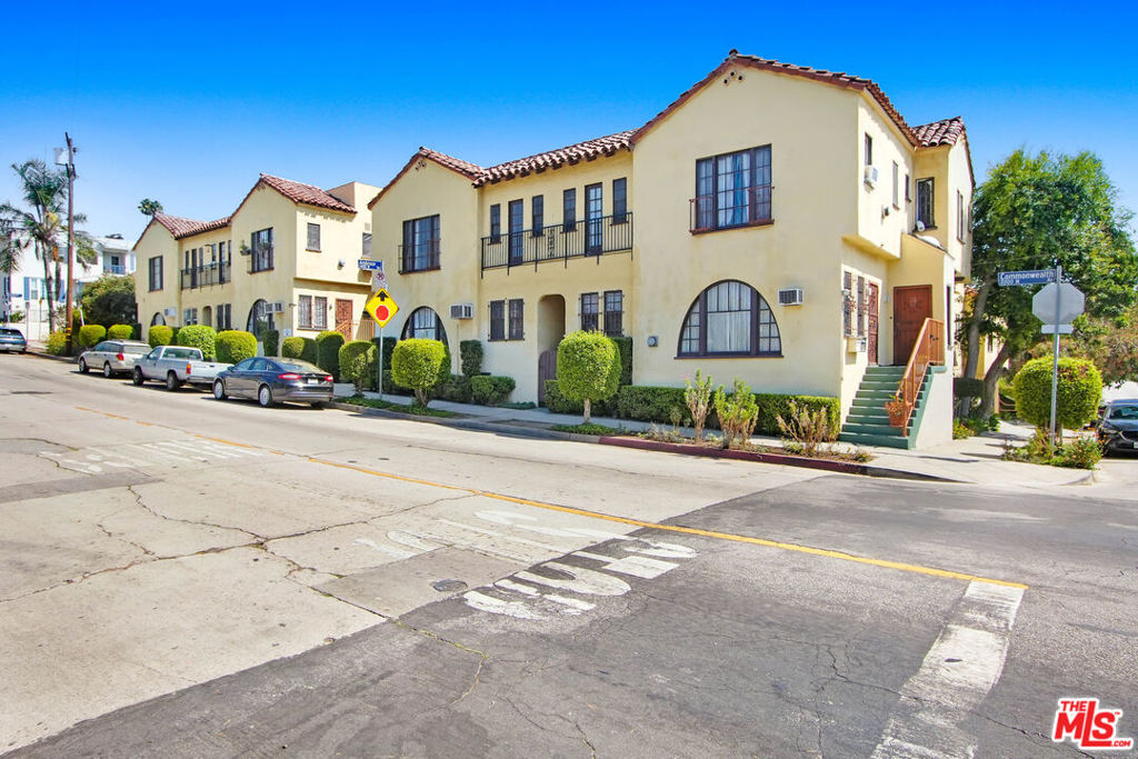 2050 N Commonwealth Avenue Property Photo 3