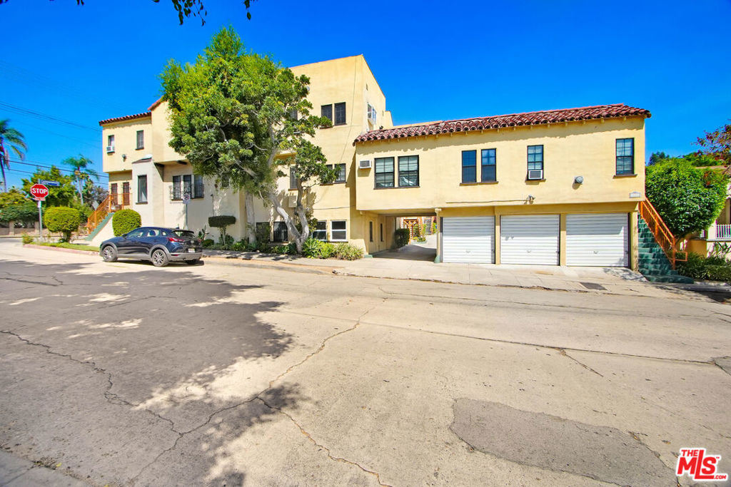 2050 N Commonwealth Avenue Property Photo 4