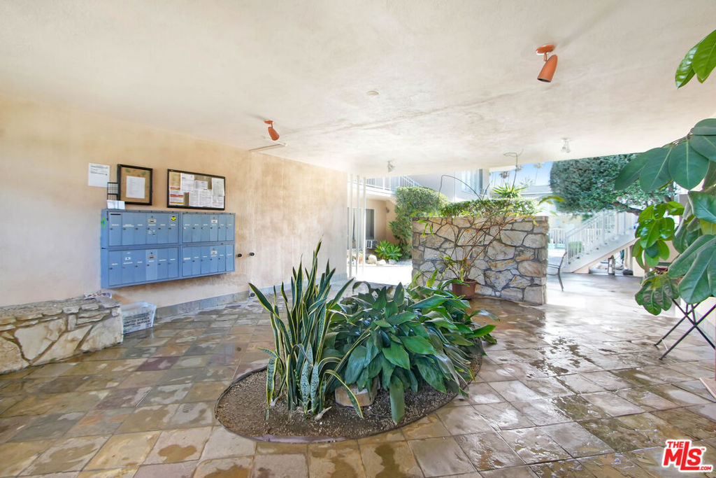 1834 N Harvard Boulevard Property Photo 4