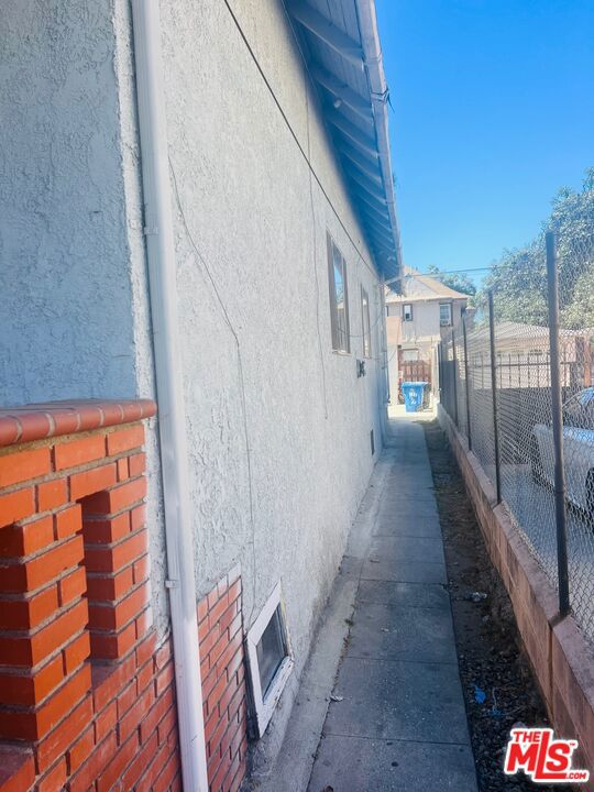 1819 S Normandie Avenue Property Photo 11