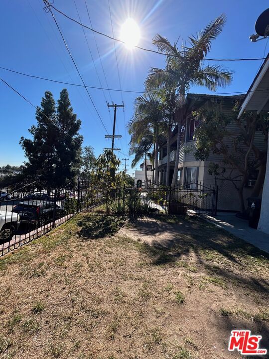 1819 S Normandie Avenue Property Photo 18