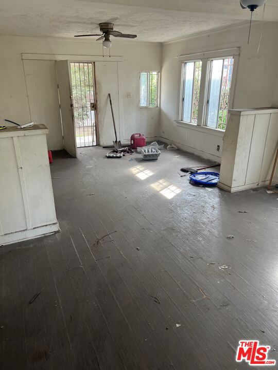 1733 S Longwood Avenue Property Photo 2