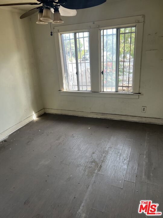 1733 S Longwood Avenue Property Photo 7