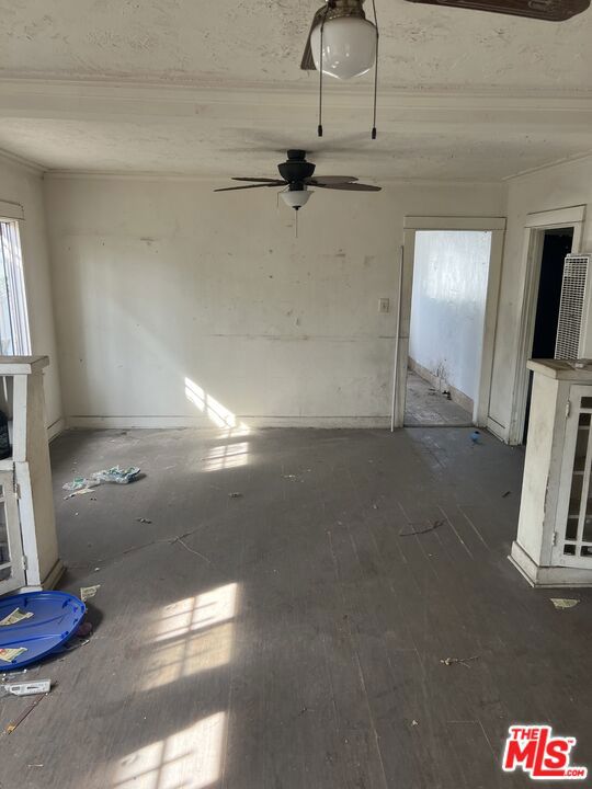 1733 S Longwood Avenue Property Photo 8