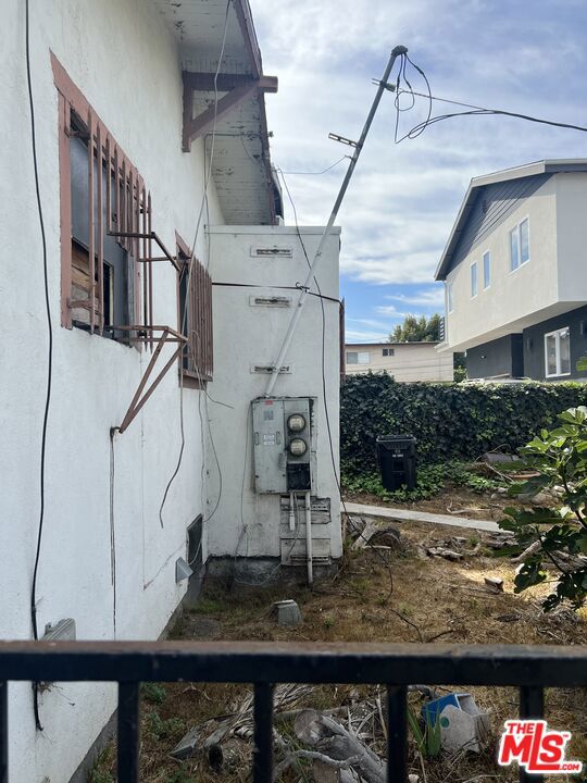 1733 S Longwood Avenue Property Photo 10