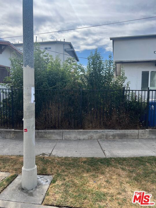 1733 S Longwood Avenue Property Photo 17