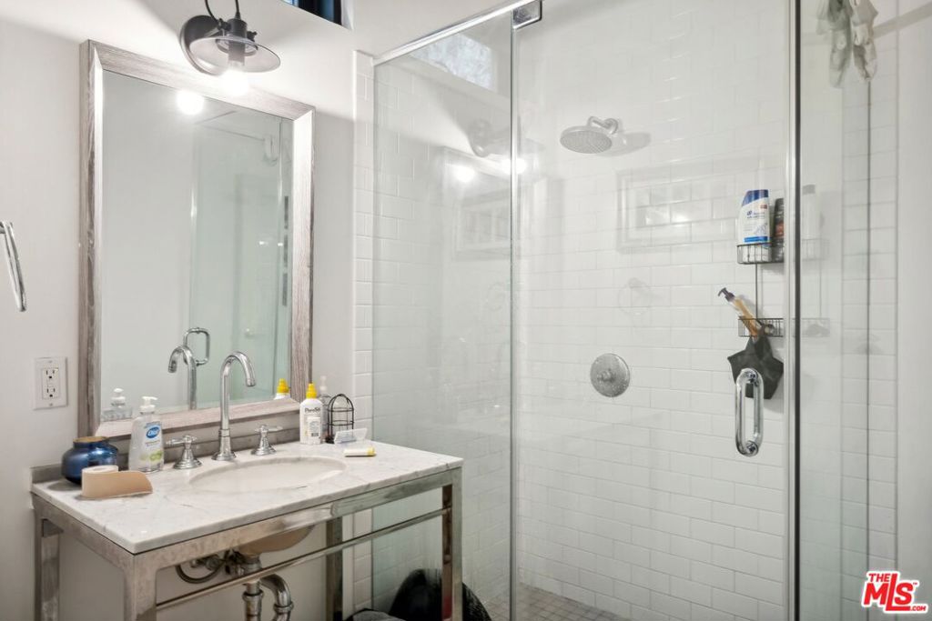 815 Hampton Drive 3 Property Photo 10