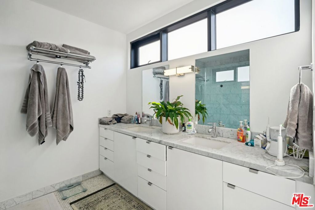815 Hampton Drive 3 Property Photo 14