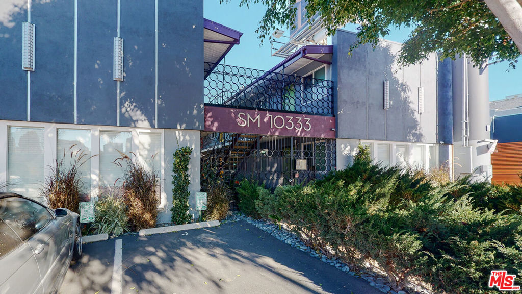 10333 Santa Monica Boulevard 11 Property Photo 4