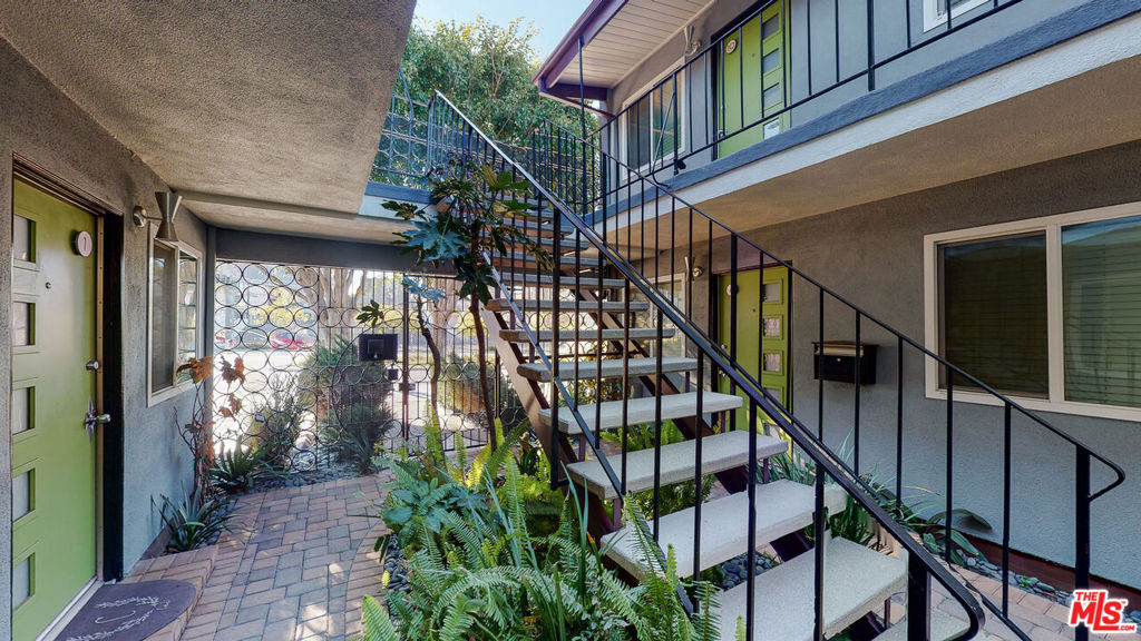 10333 Santa Monica Boulevard 11 Property Photo 6