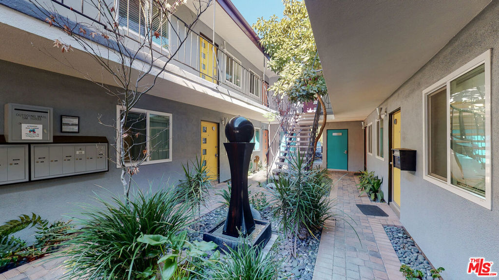10333 Santa Monica Boulevard 11 Property Photo 7