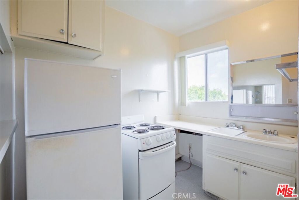 571 Fairview Avenue 21 Property Photo 3