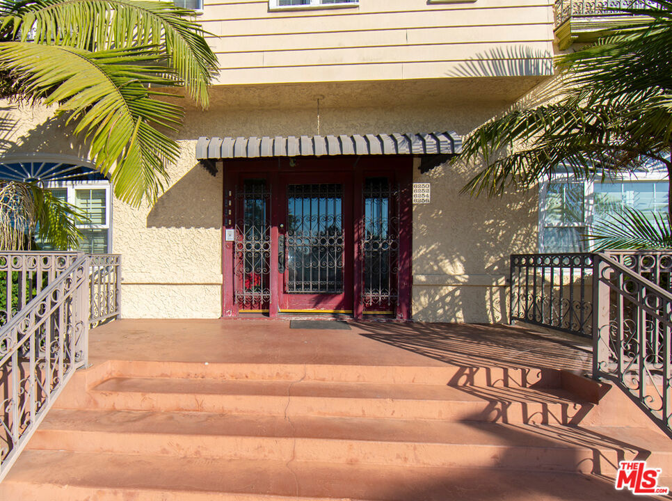 6254 S Van Ness Avenue Property Photo 3