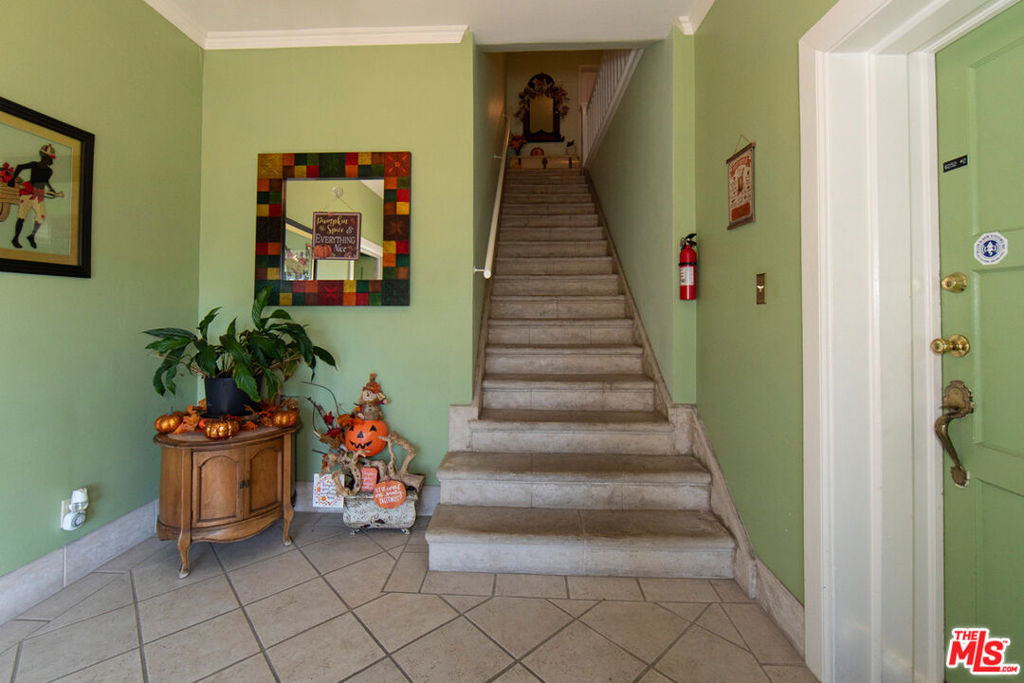 6254 S Van Ness Avenue Property Photo 4
