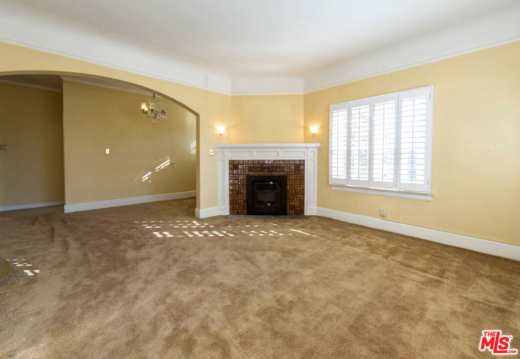 6254 S Van Ness Avenue Property Photo 6