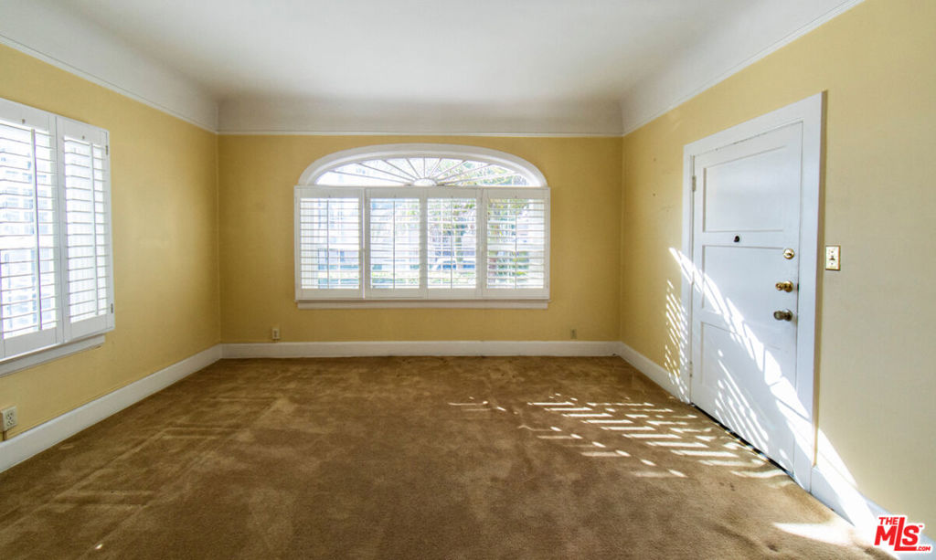 6254 S Van Ness Avenue Property Photo 8