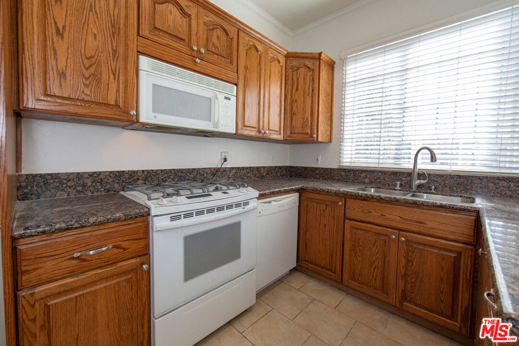 6254 S Van Ness Avenue Property Photo 10