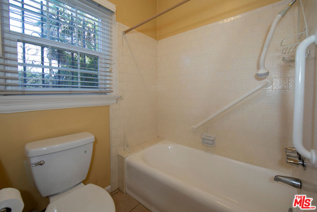 6254 S Van Ness Avenue Property Photo 14