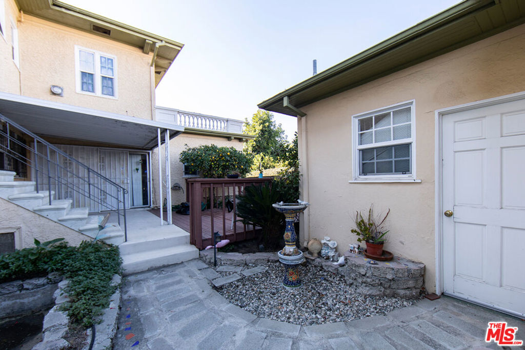6254 S Van Ness Avenue Property Photo 17