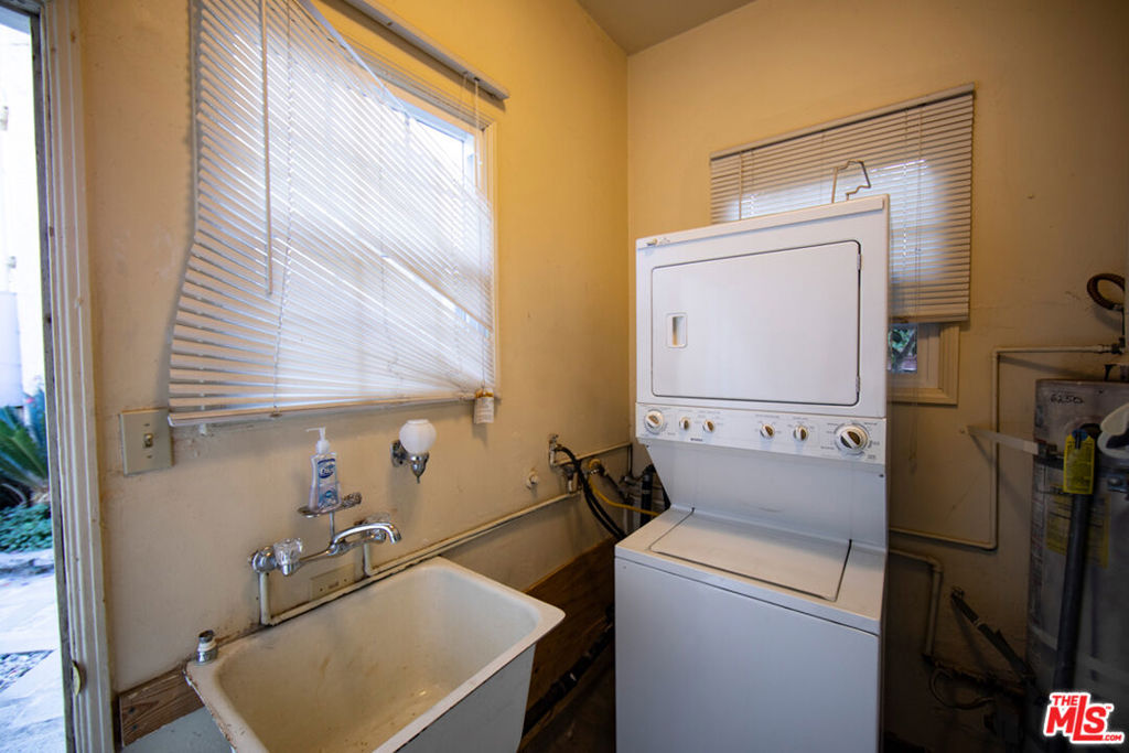 6254 S Van Ness Avenue Property Photo 18