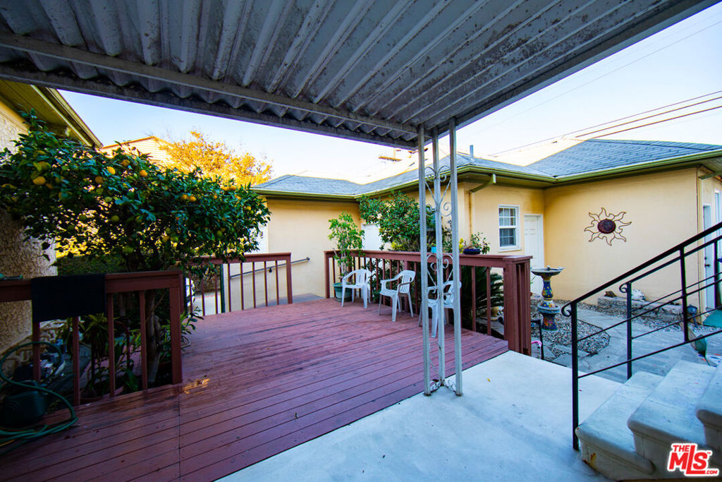 6254 S Van Ness Avenue Property Photo 19