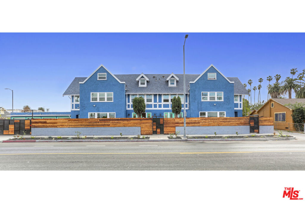 1952 W 48th Street 2 Property Photo 1