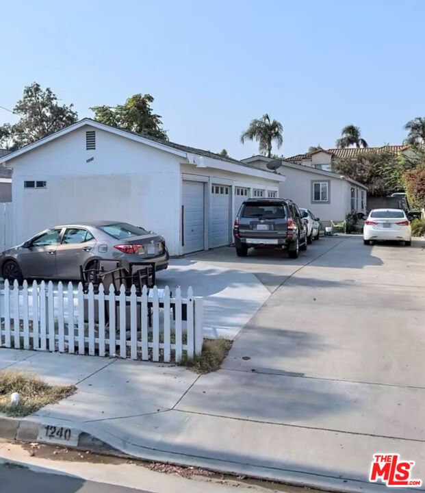 1240 E Street Property Photo 4