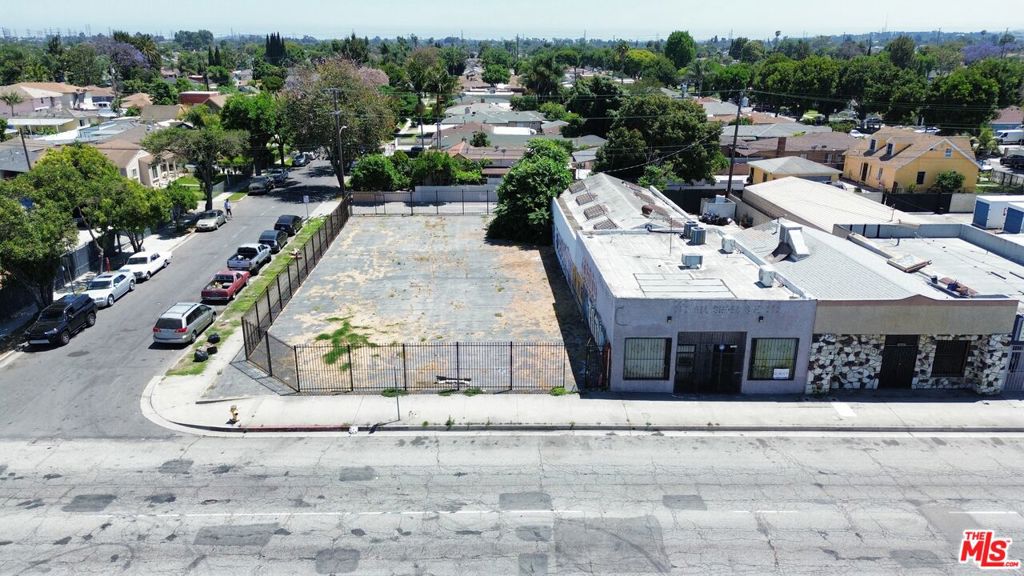 1836 E Compton Boulevard Property Photo 2