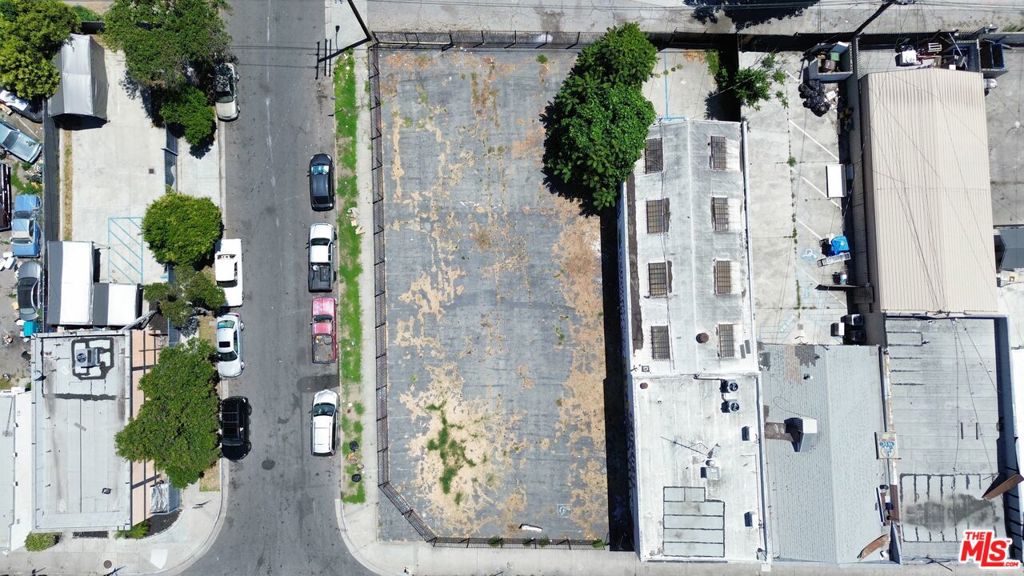 1836 E Compton Boulevard Property Photo 4