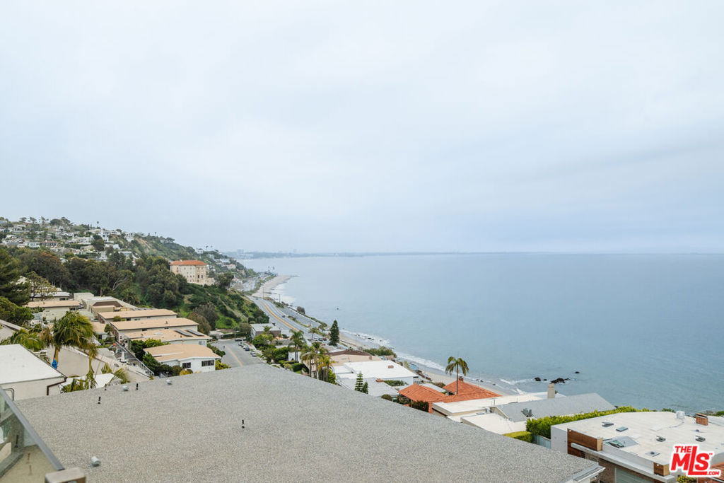 18203 Coastline Drive 7 Property Photo 2