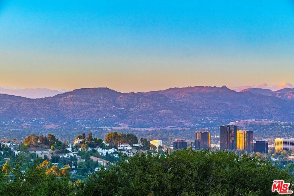 21015 Mulholland Drive Property Photo 2