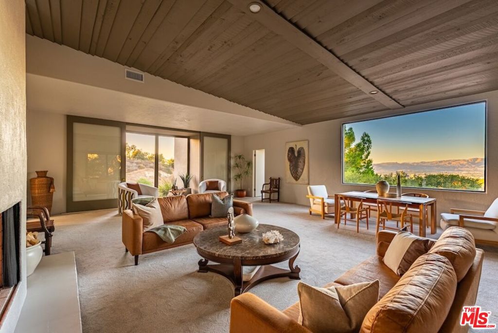 21015 Mulholland Drive Property Photo 3