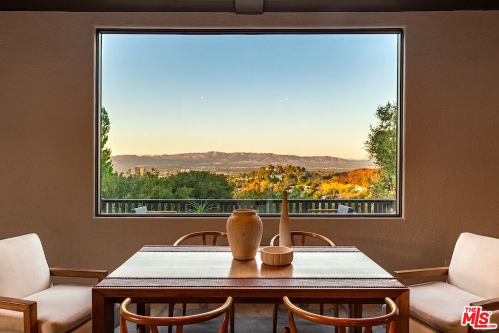 21015 Mulholland Drive Property Photo 5