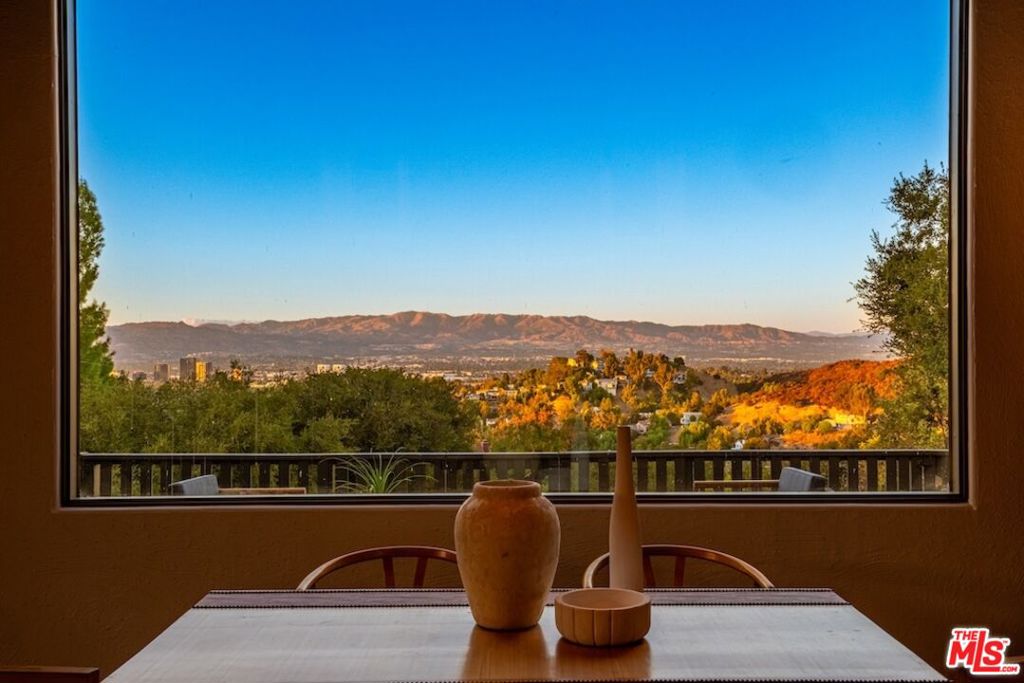 21015 Mulholland Drive Property Photo 6