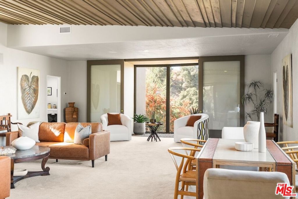 21015 Mulholland Drive Property Photo 9