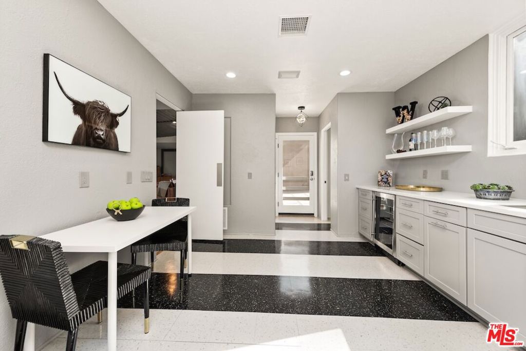 21015 Mulholland Drive Property Photo 13