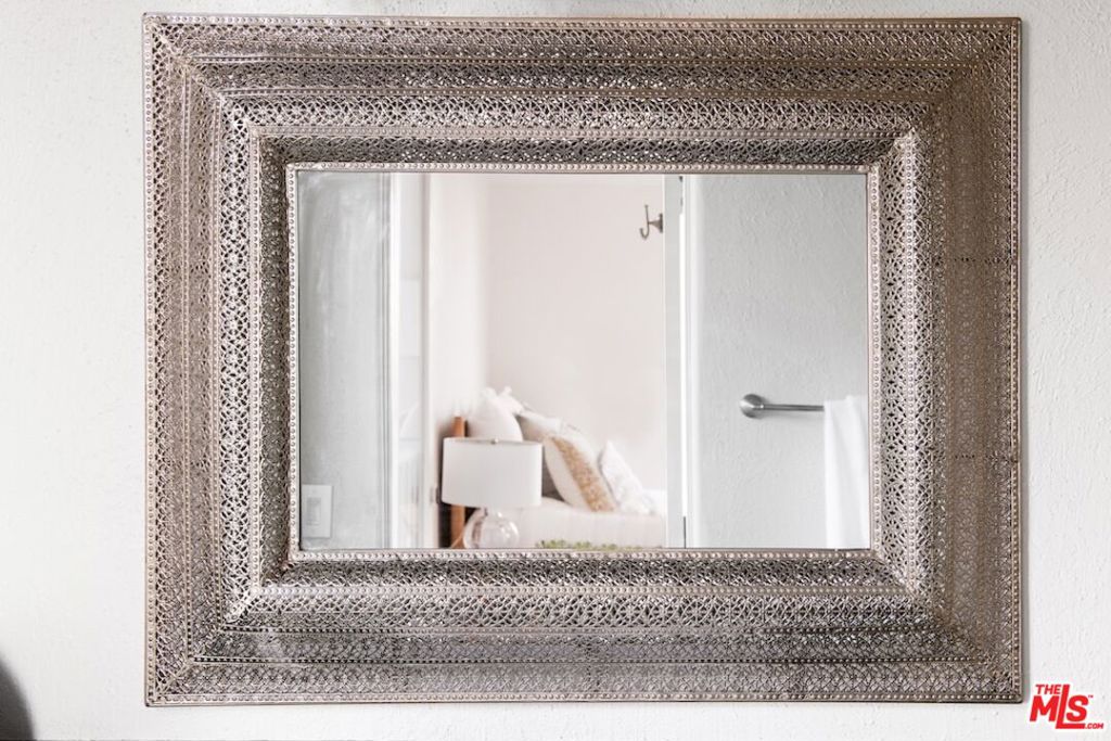 21015 Mulholland Drive Property Photo 17