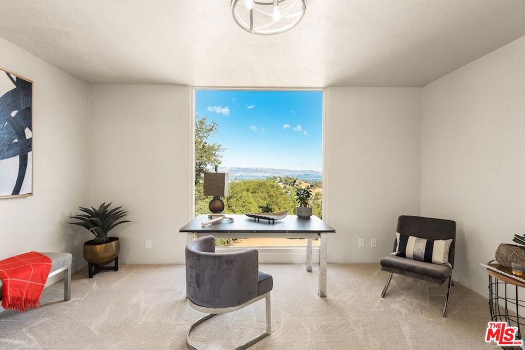 21015 Mulholland Drive Property Photo 18