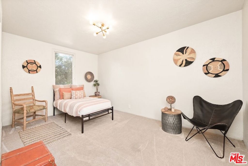 21015 Mulholland Drive Property Photo 22