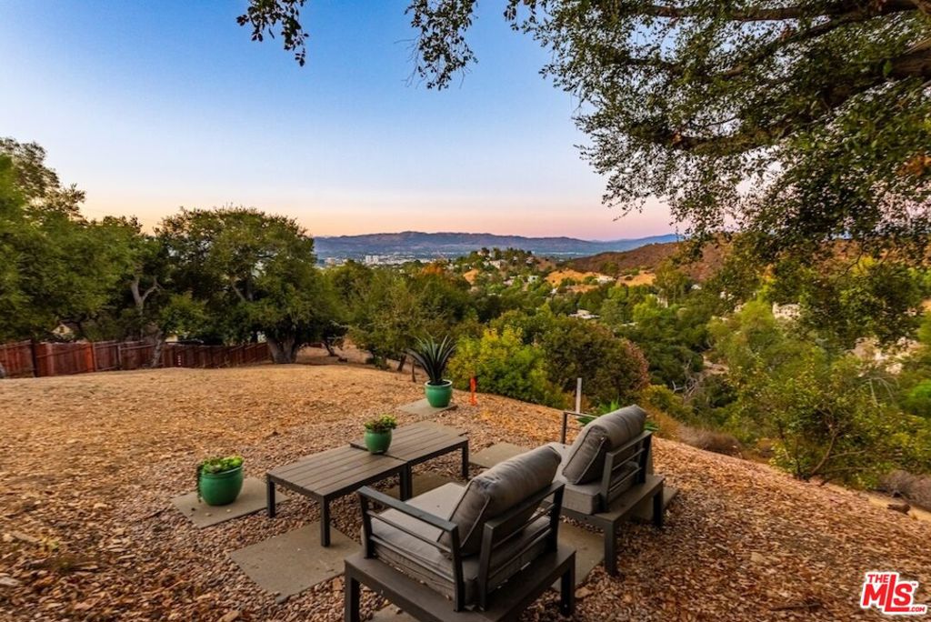 21015 Mulholland Drive Property Photo 34