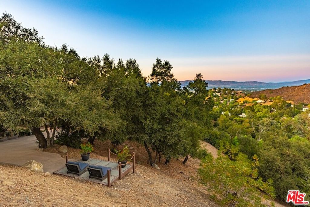 21015 Mulholland Drive Property Photo 35