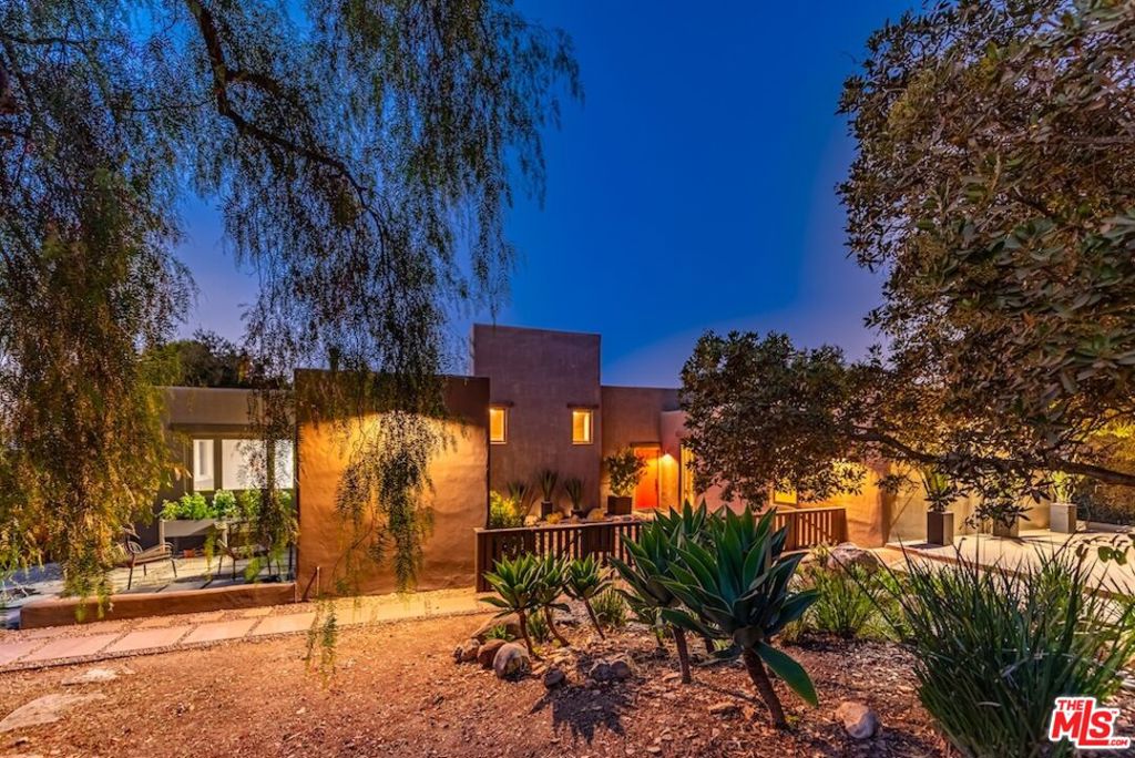 21015 Mulholland Drive Property Photo 41