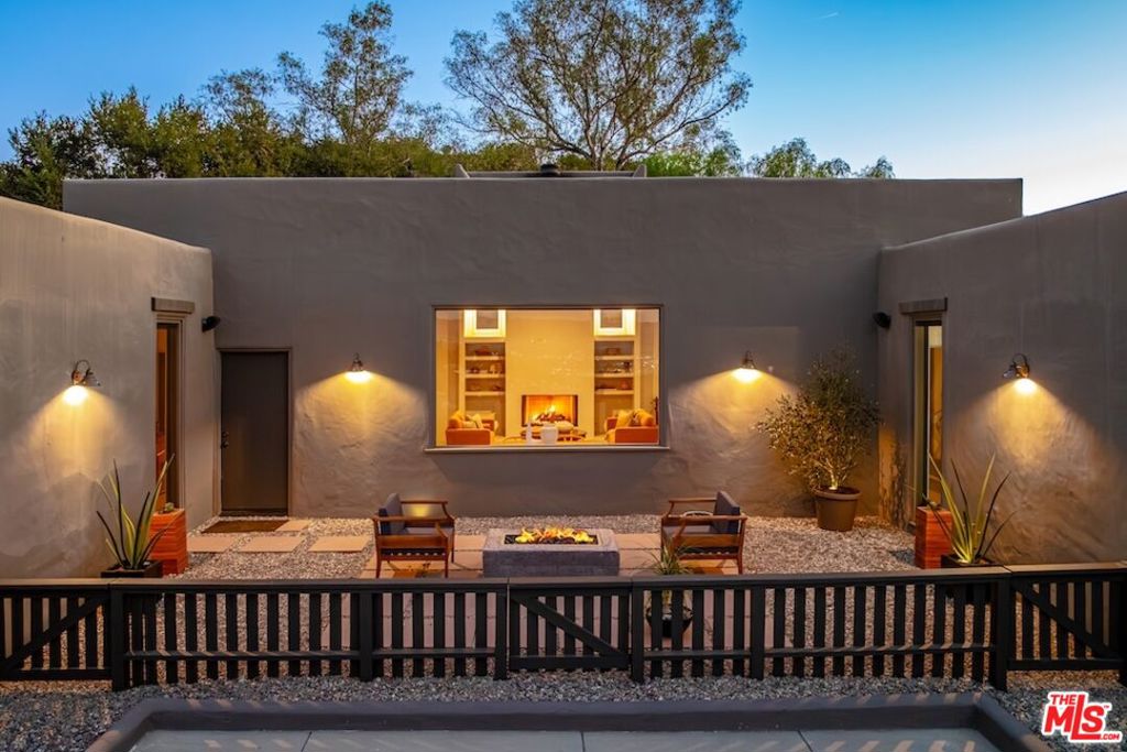 21015 Mulholland Drive Property Photo 42