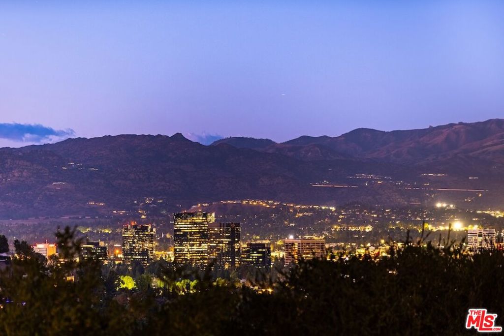 21015 Mulholland Drive Property Photo 45